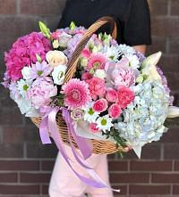Композиция солнечный день в Мге Цветочная композиция из Розы, Хризантемы, Пионы и Лизиантусы в корзине в Мге