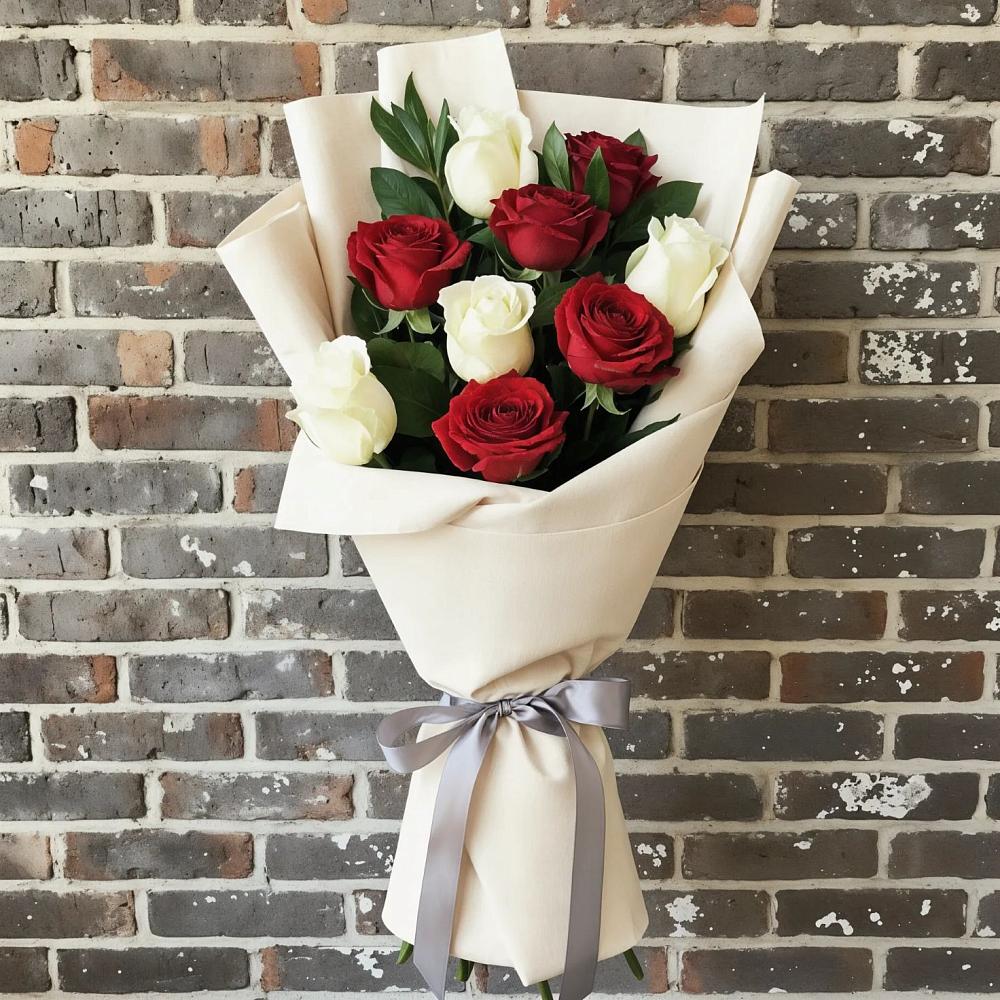 Букет красно-белые розы в Мге Букет цветов из: Розы в Мге